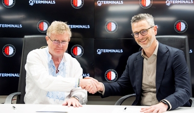 Neville Bissett Group CEO of QTerminals and Ruud van der Knaap Feyenoord’s CCOnat the ceremony
